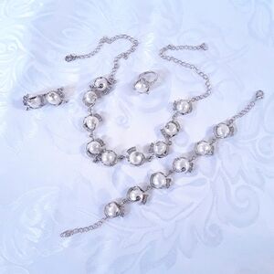 NWOT Faux Fresh Water Pearl Necklace, Bracelet, Earrings & Ring Set